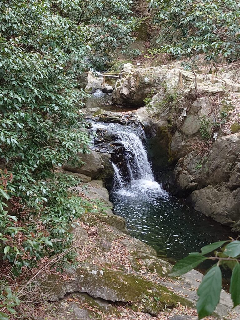 聖観世音出現の滝・渓流（参拝時撮影）